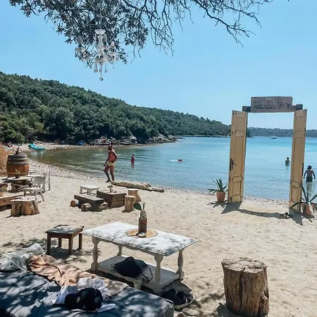 Διαμέρισμα Oasis Valbandon
